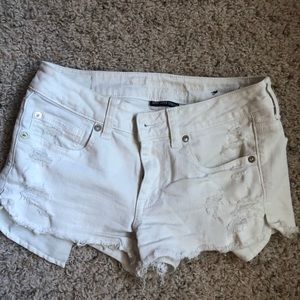 White American Eagle shorts